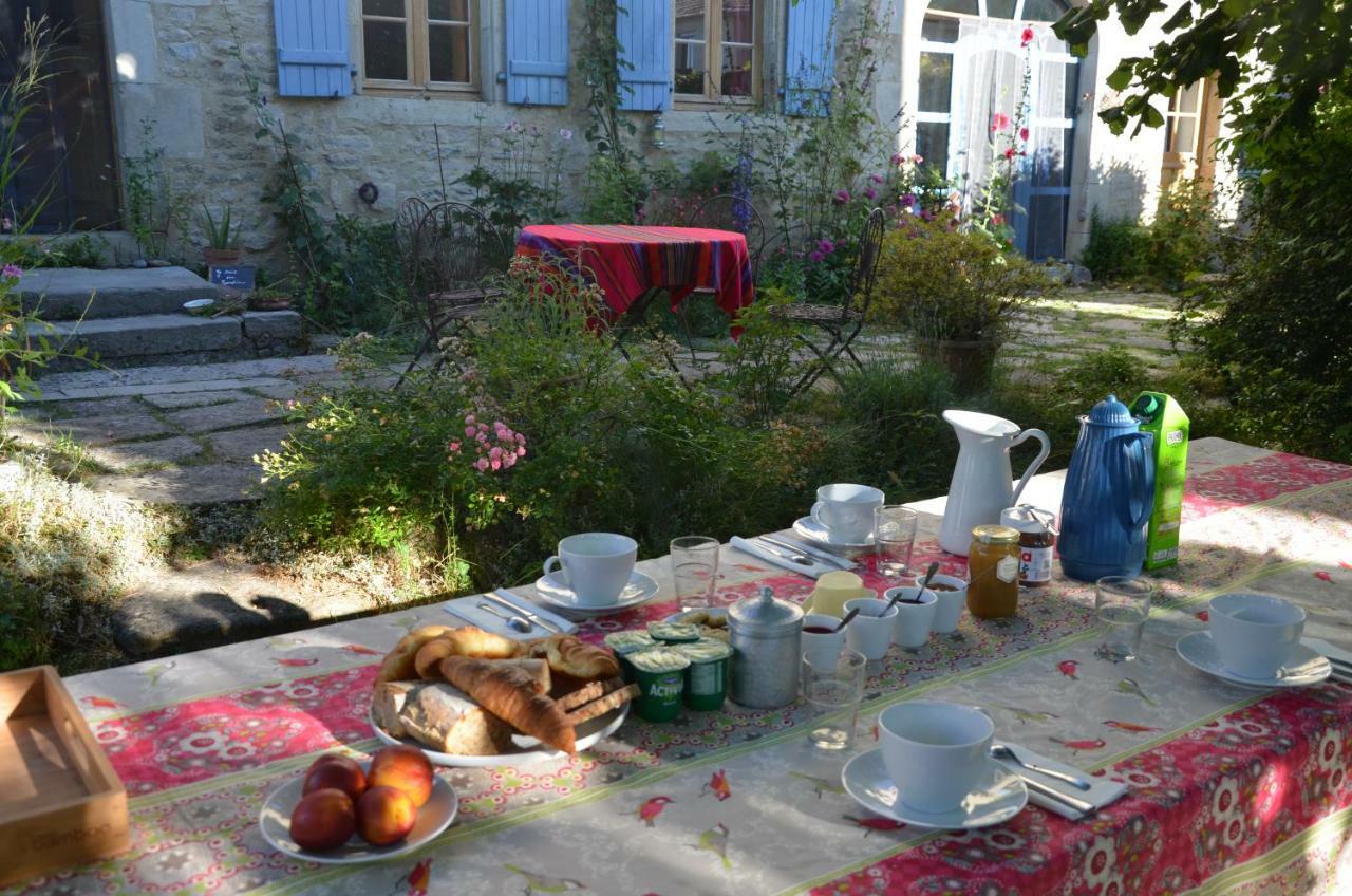 Le Vieux Velo Bed and Breakfast Chaptuzat Eksteriør billede