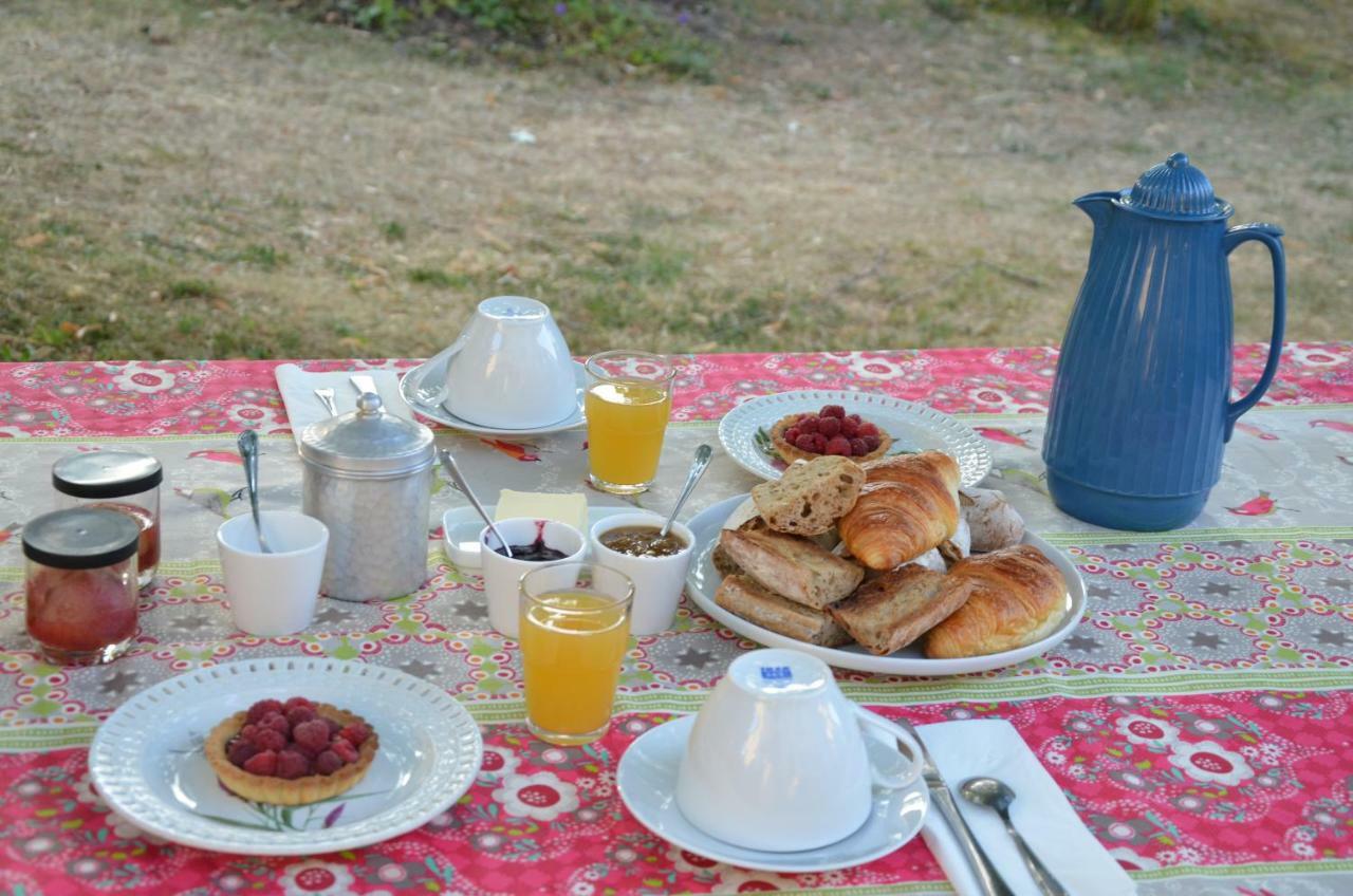 Le Vieux Velo Bed and Breakfast Chaptuzat Eksteriør billede