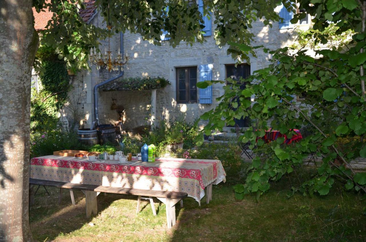Le Vieux Velo Bed and Breakfast Chaptuzat Eksteriør billede