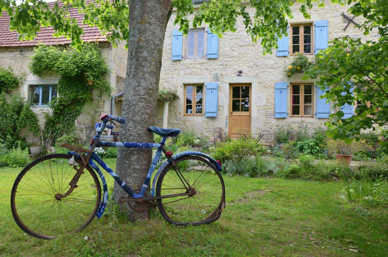 Le Vieux Velo Bed and Breakfast Chaptuzat Eksteriør billede