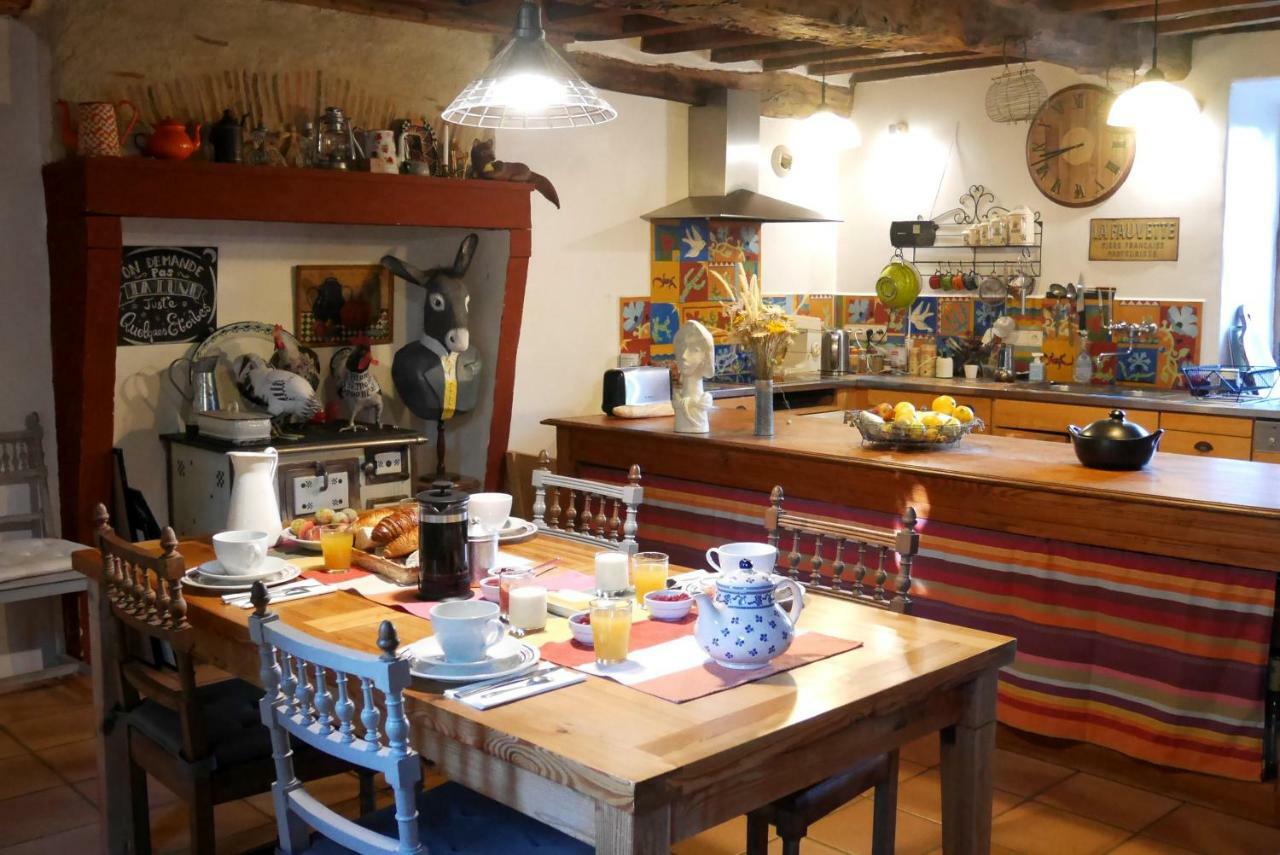Le Vieux Velo Bed and Breakfast Chaptuzat Eksteriør billede