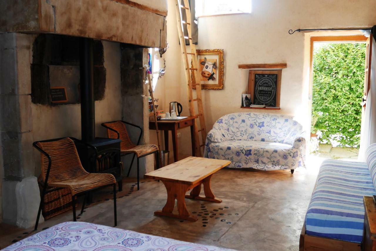 Le Vieux Velo Bed and Breakfast Chaptuzat Eksteriør billede